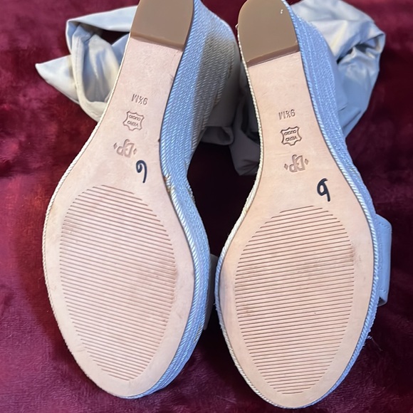 New without box Donald Pliner wrapped around espadrille wedges 9 1/2